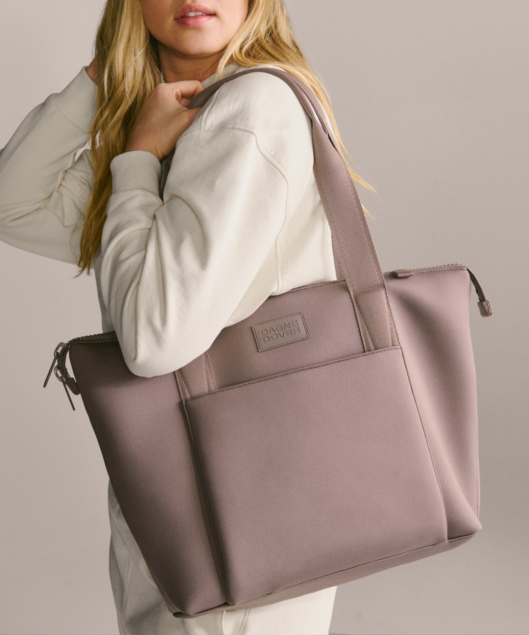 Noa Tote in Dune - Image 7
