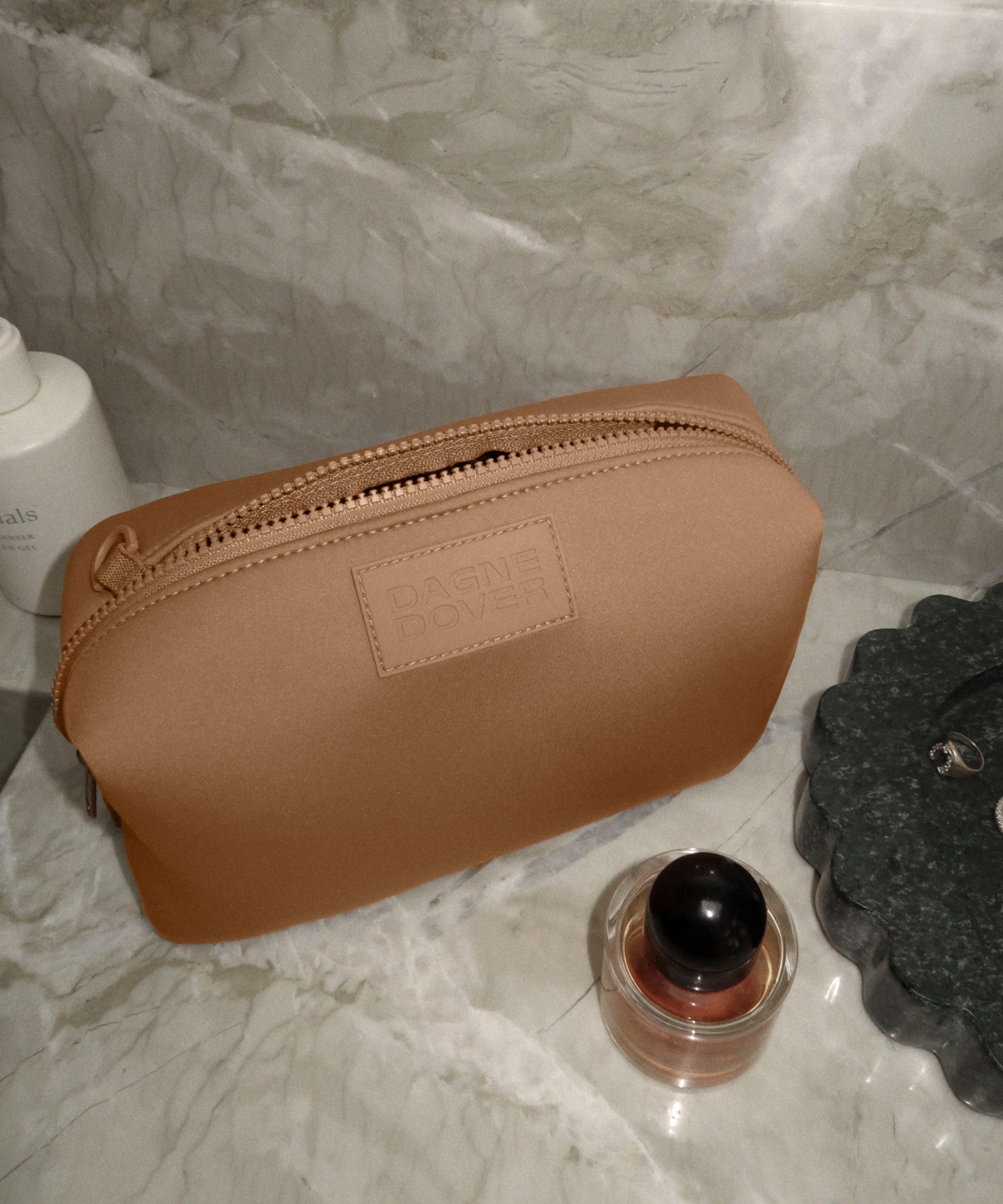 Hunter Toiletry Bag in Camel. Small - Image 2