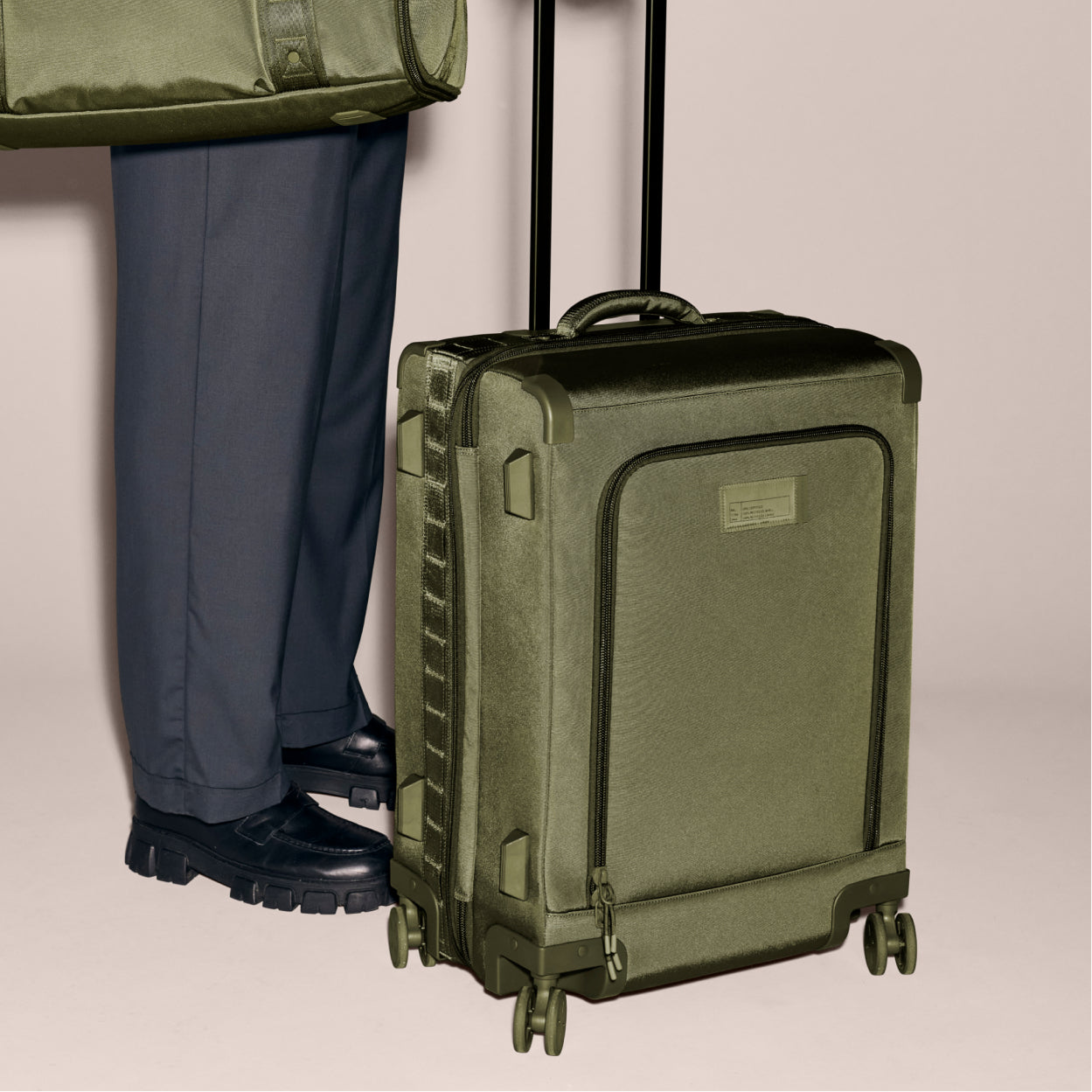 Sydney Checked Luggage in Onyx. Smaller - 25 inch - Image 10