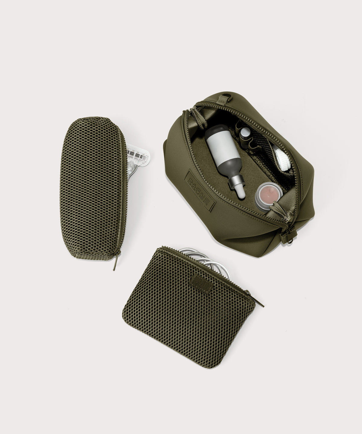Hunter Toiletry Bag in Dark Moss. Large - Image 3