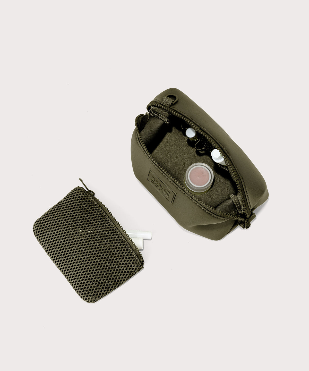 Hunter Toiletry Bag in Dark Moss. Small - Image 3