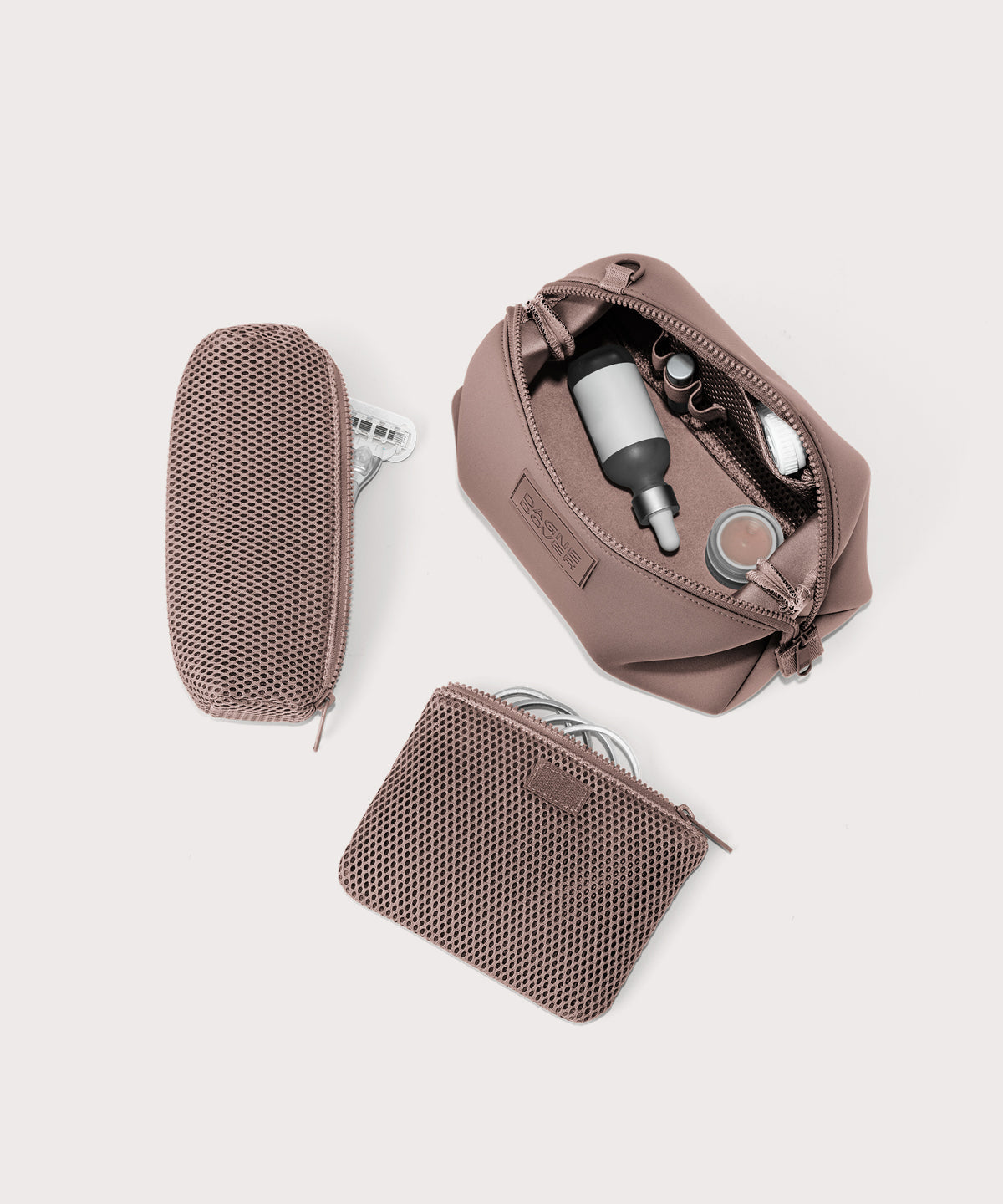 Hunter Toiletry Bag in Dune. Large - Image 3