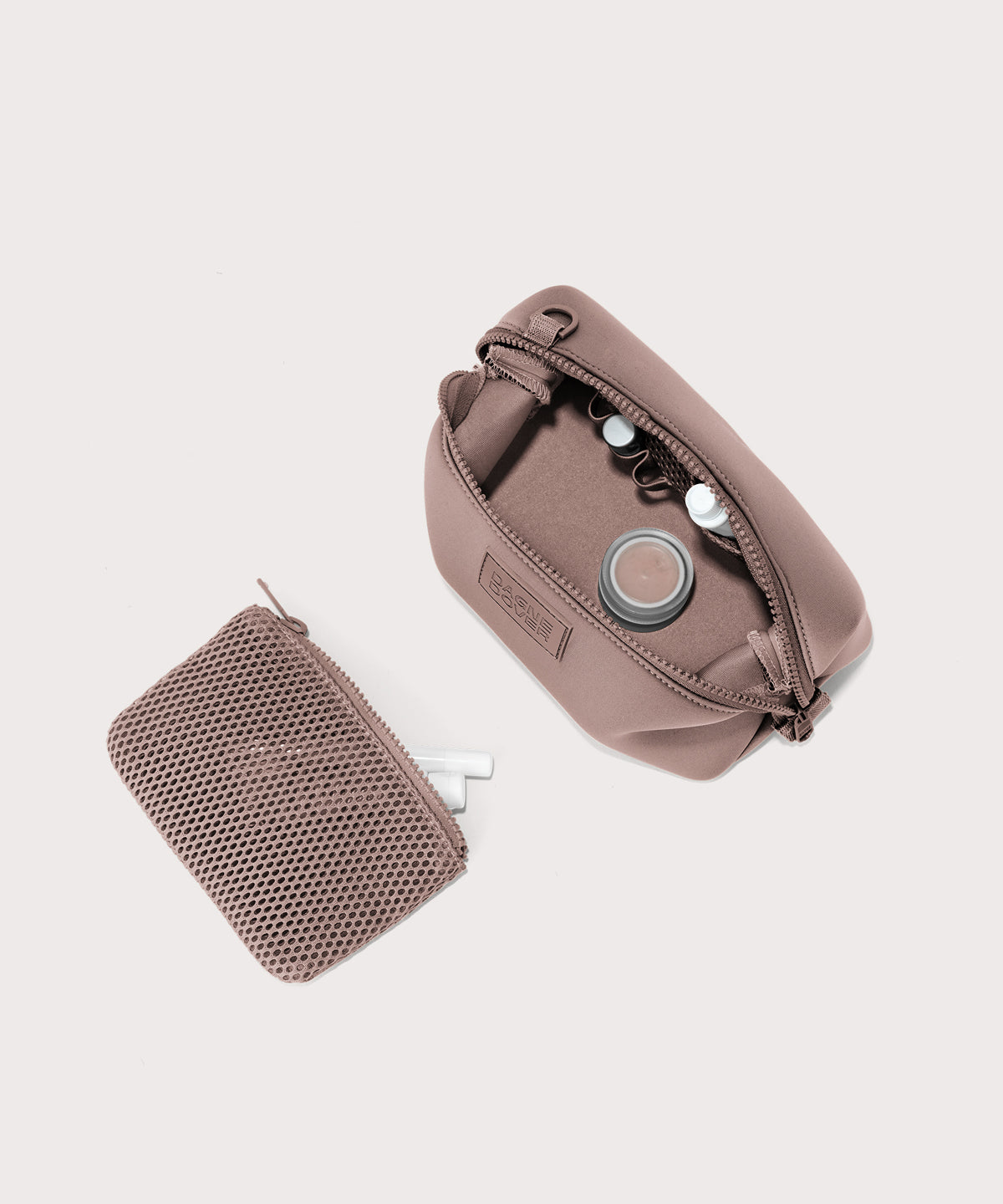 Hunter Toiletry Bag in Dune. Small - Image 3