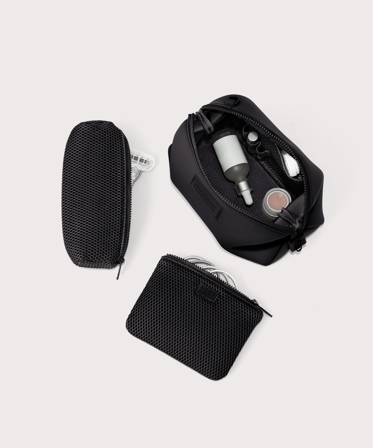 Hunter Toiletry Bag in Onyx. Large - Image 3