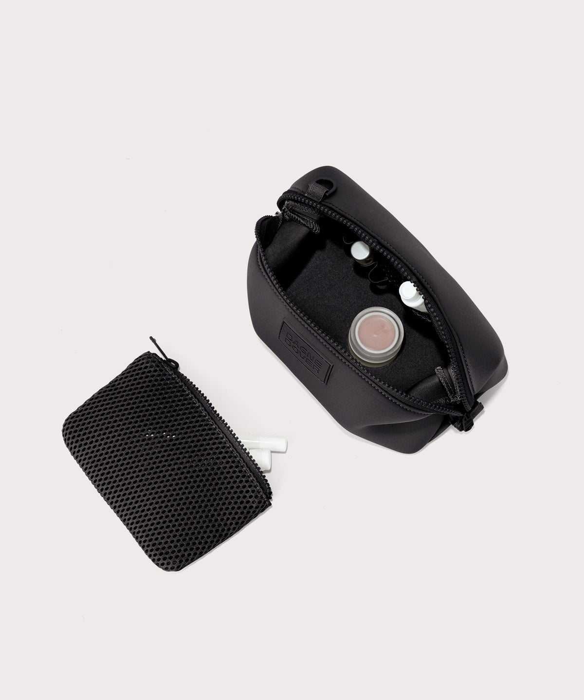 Hunter Toiletry Bag in Onyx. Small - Image 3