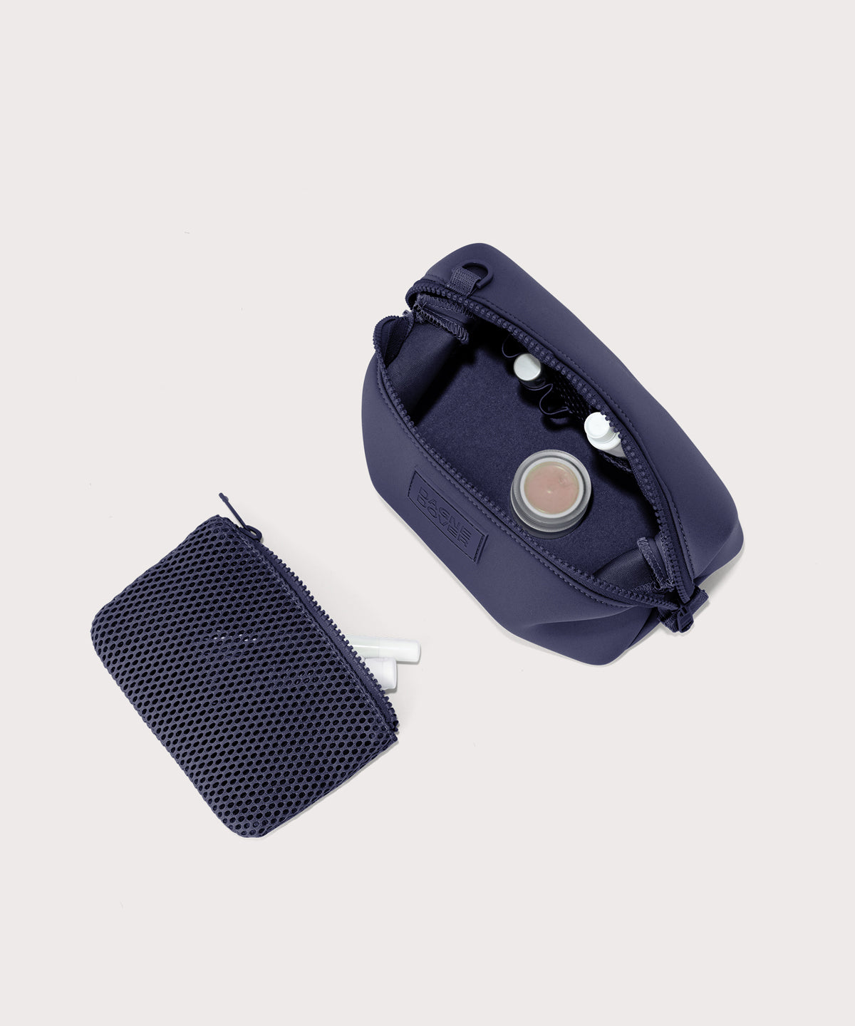 Hunter Toiletry Bag in Storm. Small - Image 3