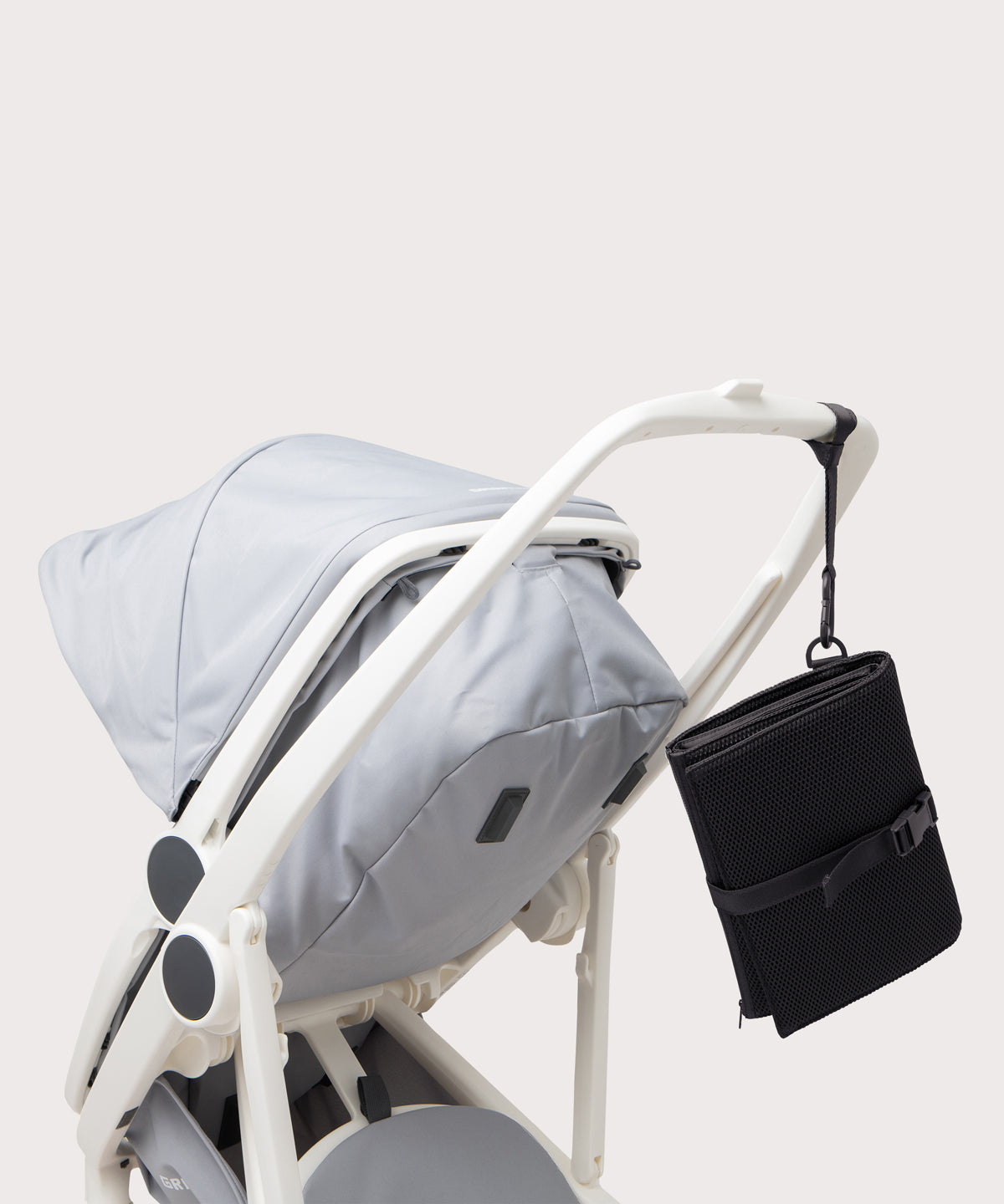 Joey Changing Kit in Onyx - Image 6