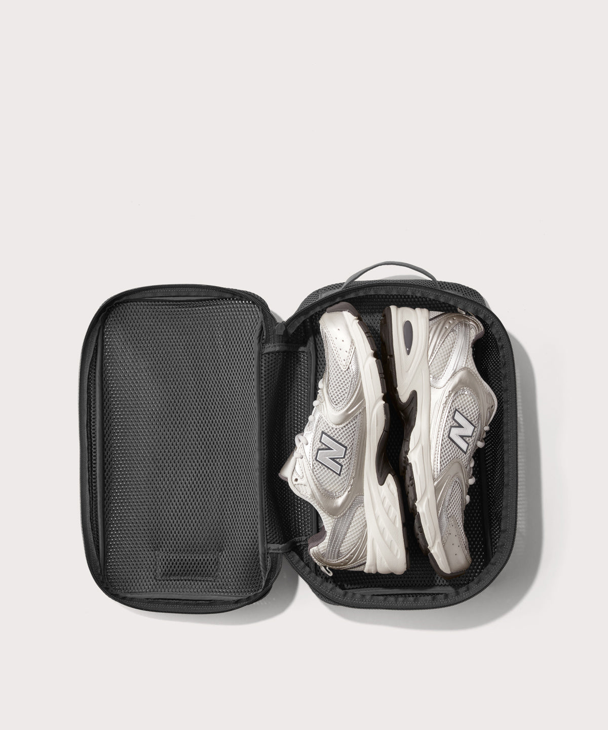 Roma Packing Cube in Carbon Air Mesh. Medium - Image 4
