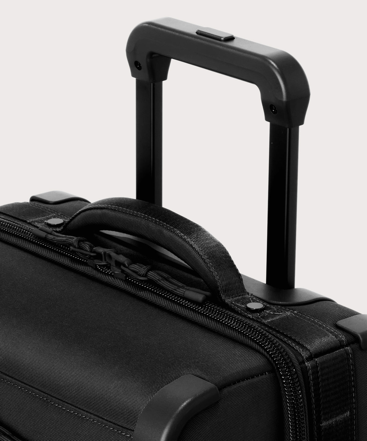 Seattle Carry-On Luggage in Onyx. Smaller - 20.5 inch - Image 9